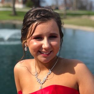 Meet your Posher, Candi